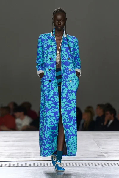 Look 30
